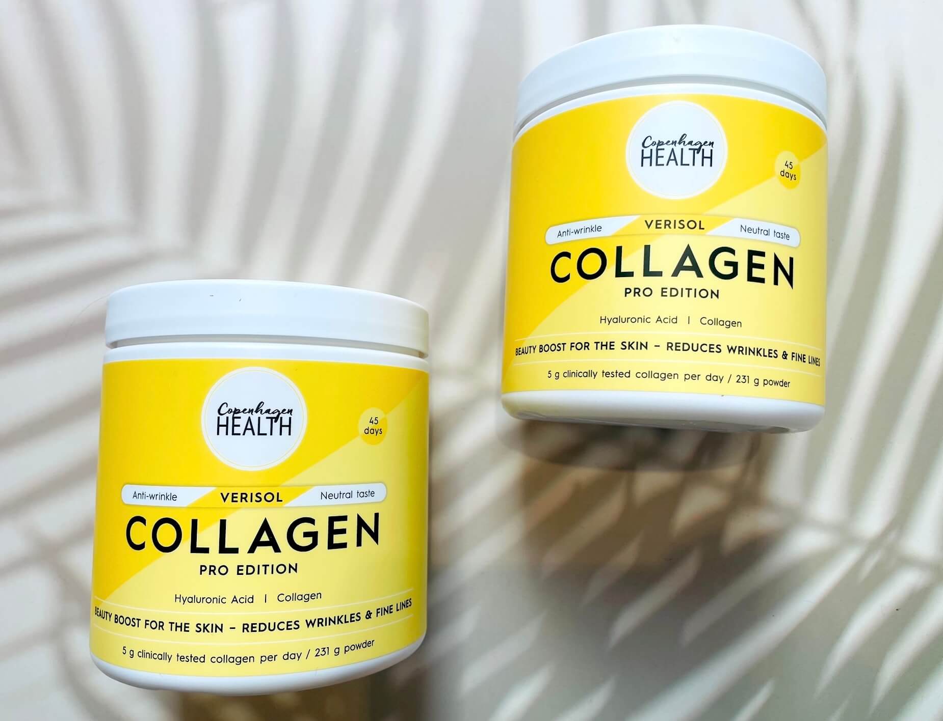 To Verisol kollagenpulver fra Copenhagen Health på bord