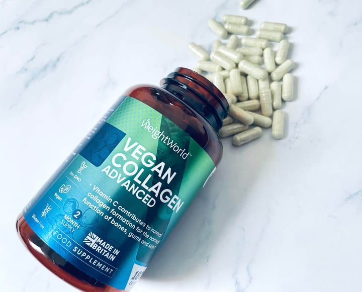Vegansk Kollagen kapsler fra Weightworld på bord