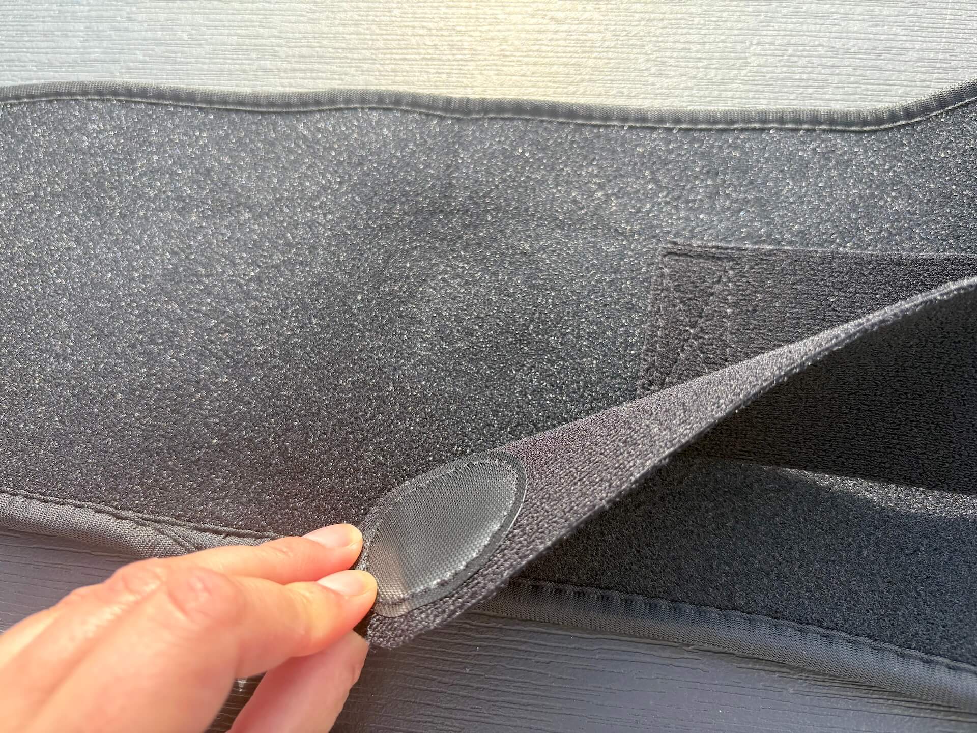 Velcro på Buello Massage & Varmebælte Pro