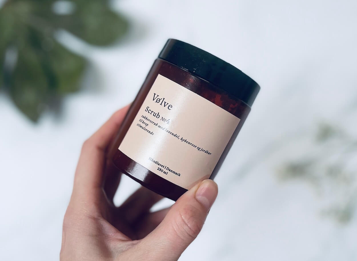 Vølve Scrub No.4 i hånd