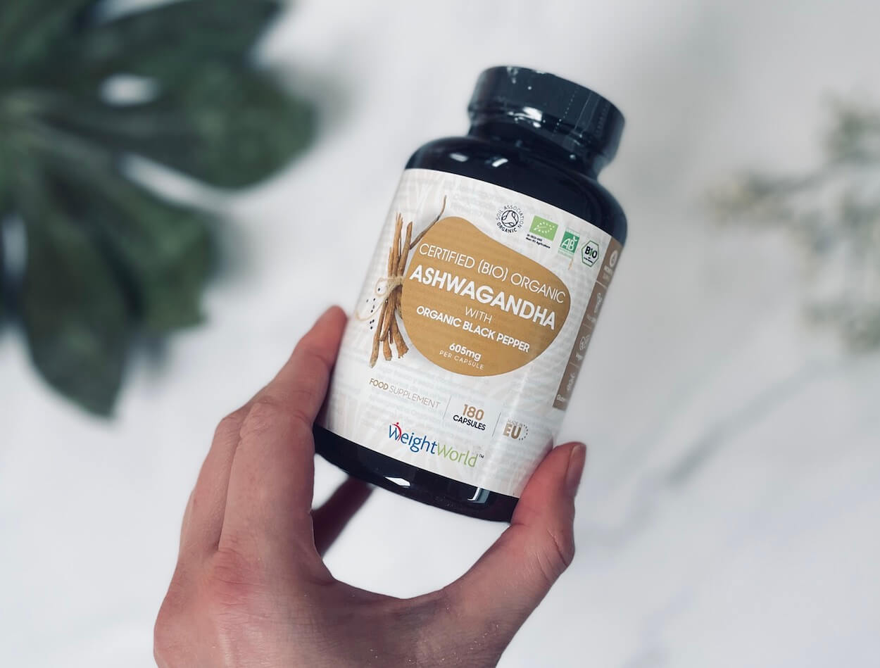 Weightworld ashwagandha kapsler i hånd