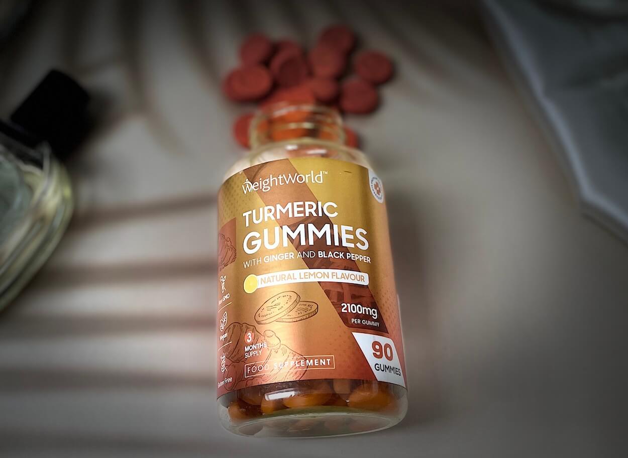 Weightworld gurkemeje vingummier der er åbnet på bord