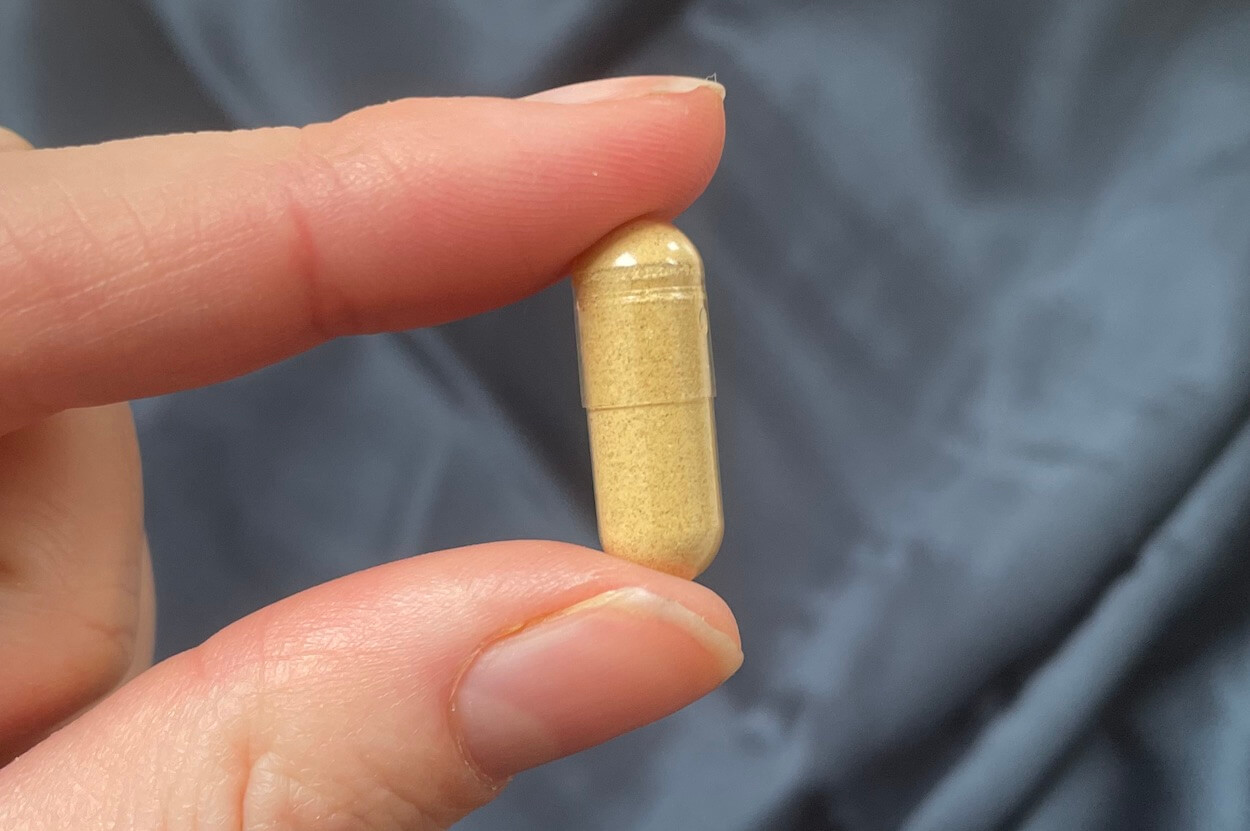 Weightworld Ingefærkapsel mellem to fingre