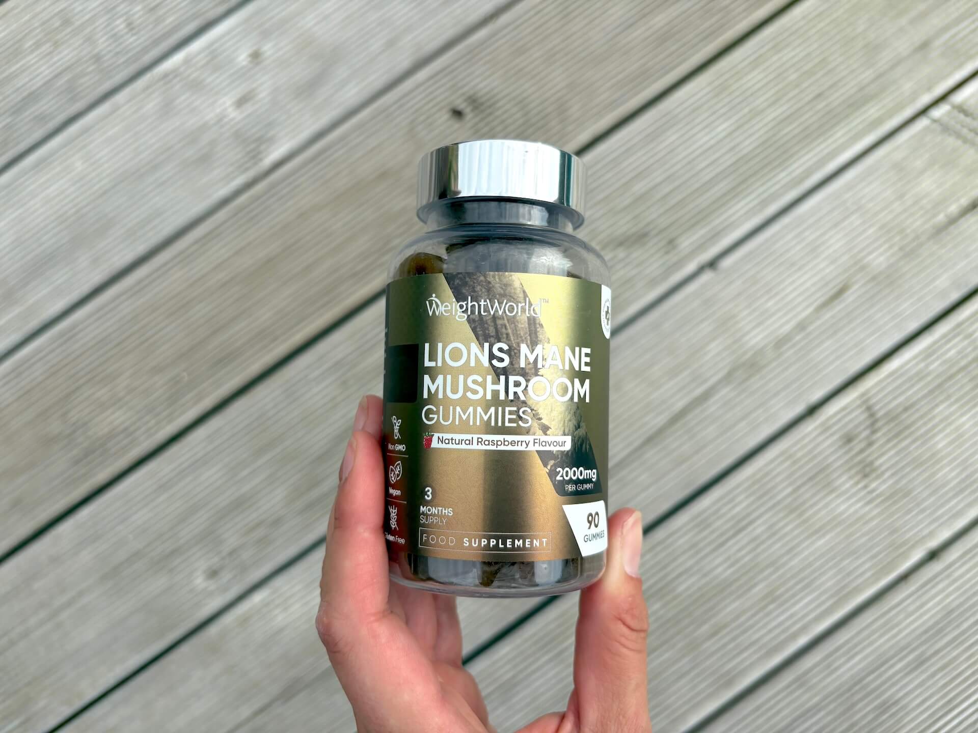 WeightWorld Lions Mane Mushroom Gummies i hånd