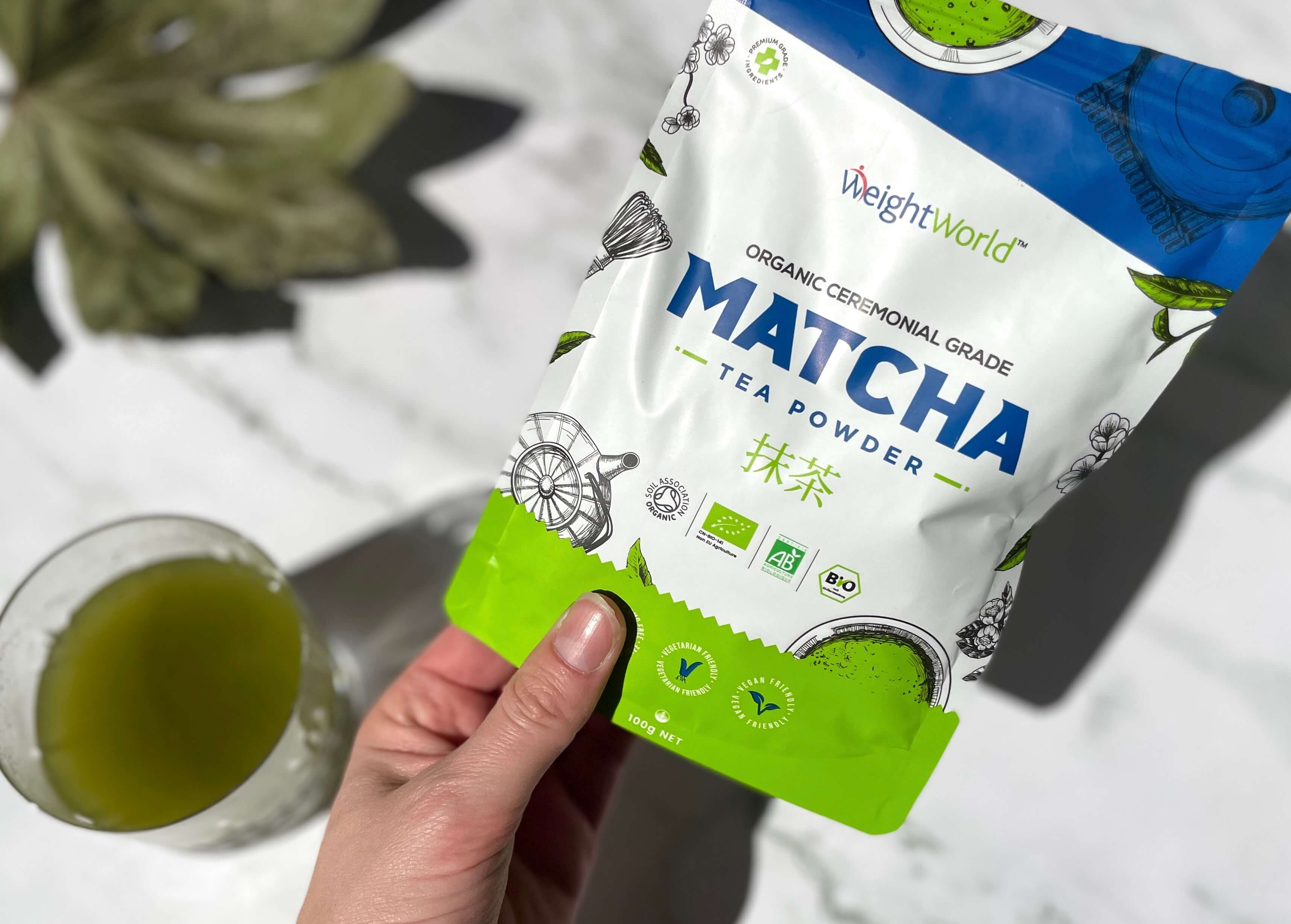Weightworld Matcha Te Pulver i hånd
