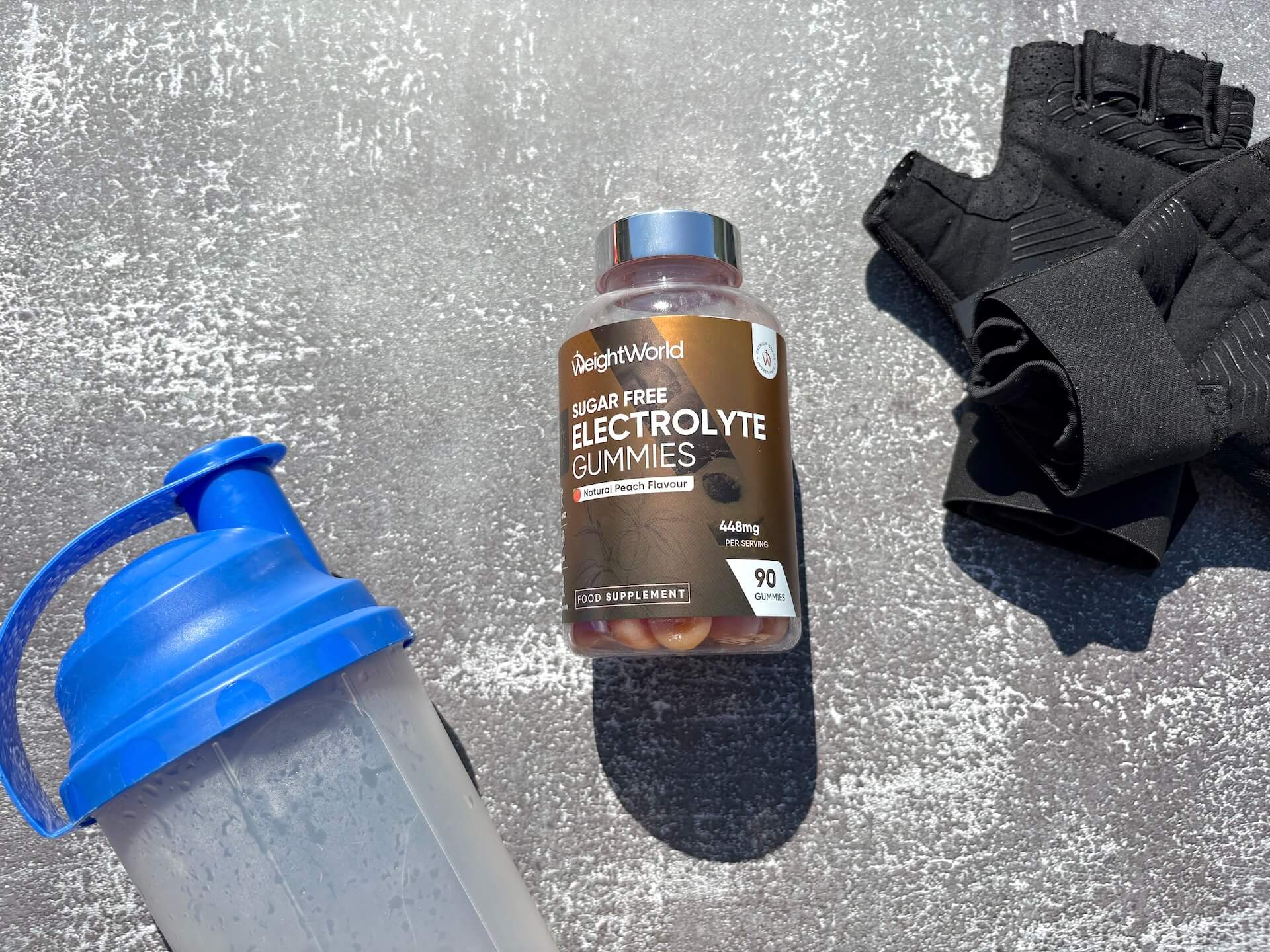 Weightworld Sugar Free Electrolyte gummies på bord