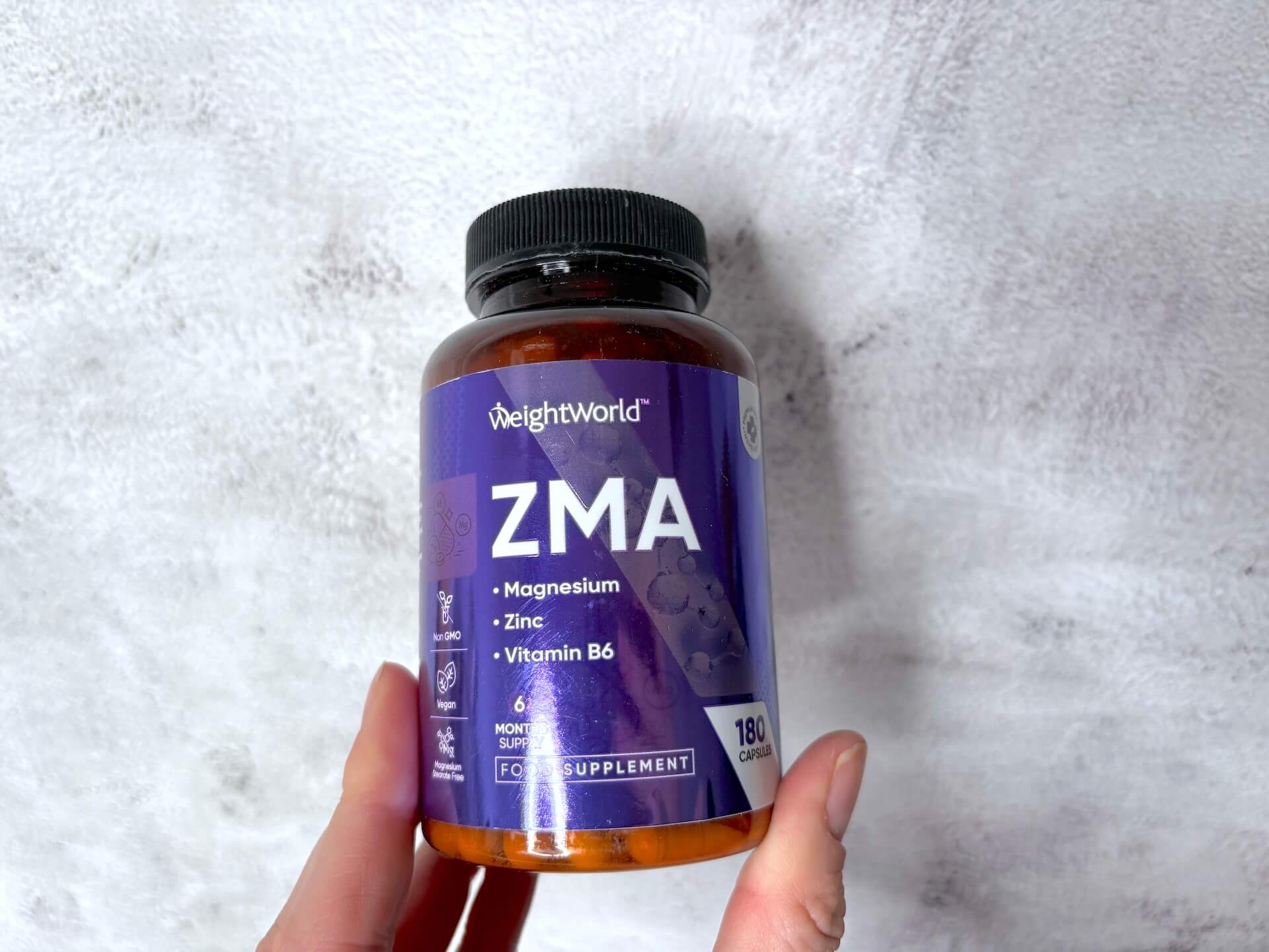 WeightWorld ZMA i hånd