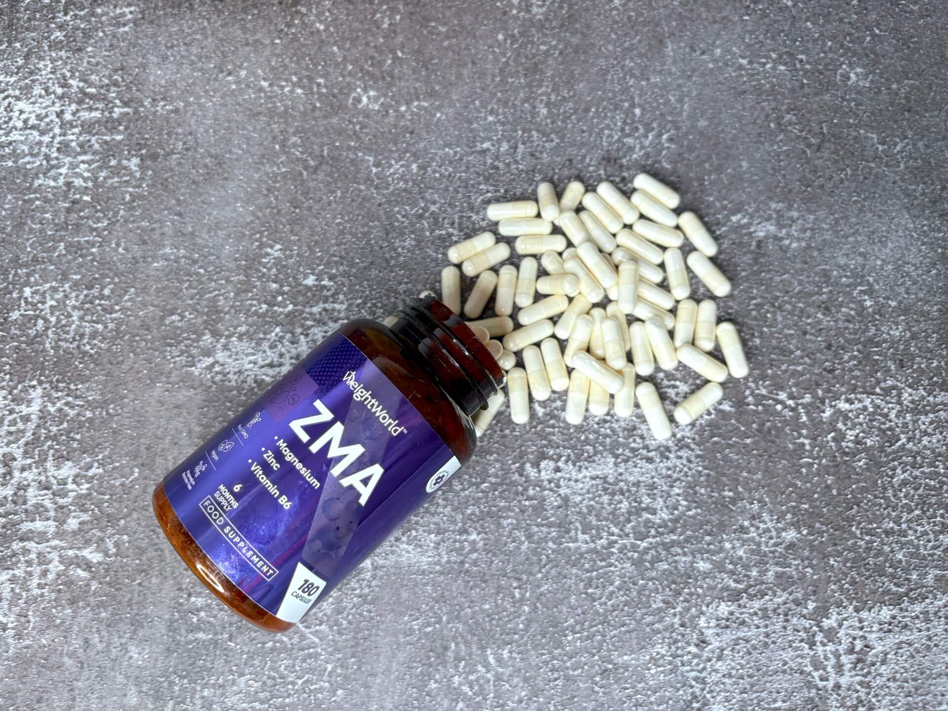 WeightWorld ZMA kapsler og bøtte på bord