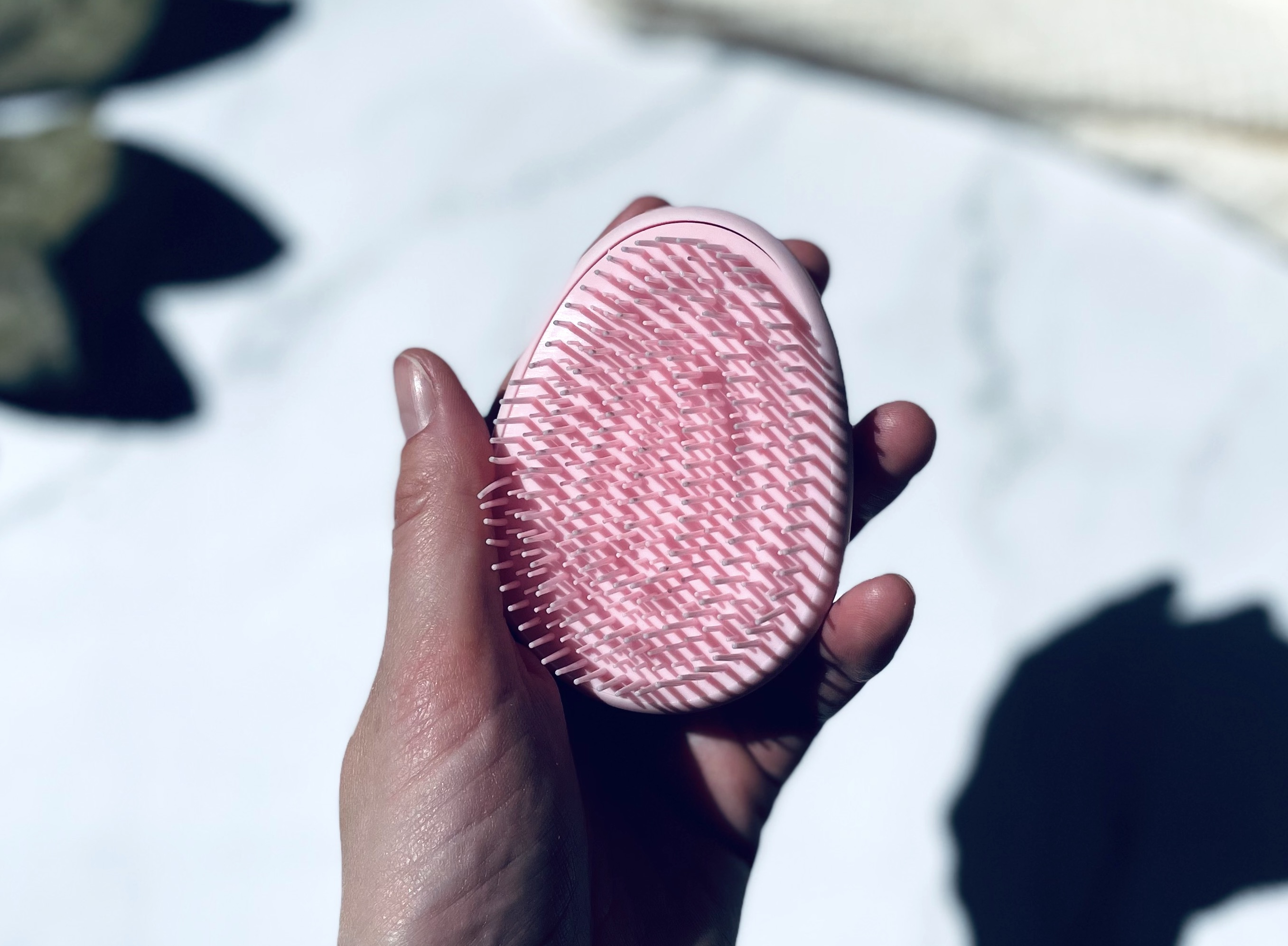 Yuaia Haircare Detangle Egg Brush 